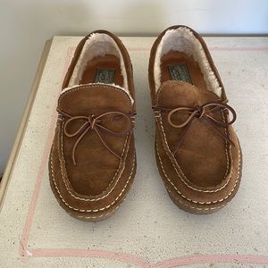 Ralph Laurent men’s moccasin slipper.  Good condition, comfy.  Thick crepe sole.